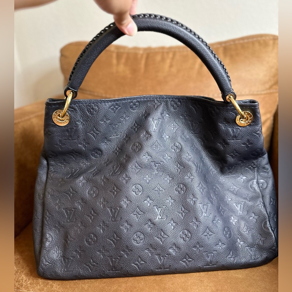 LOUIS VUITTON Artsy MM Empreinte Infini Monogram Shoulder Bag